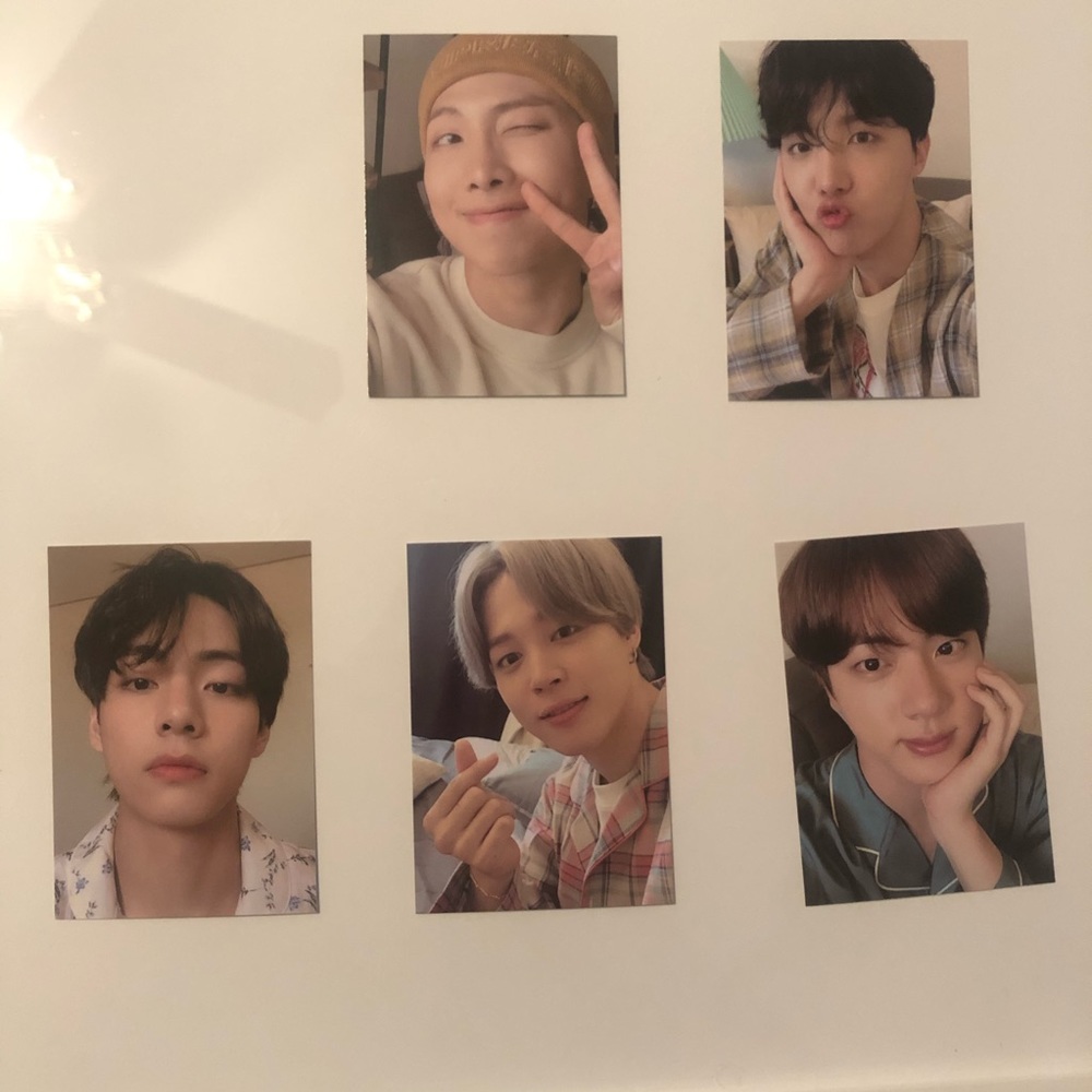 BTS BE ‘fly to my room’ pajama photocards